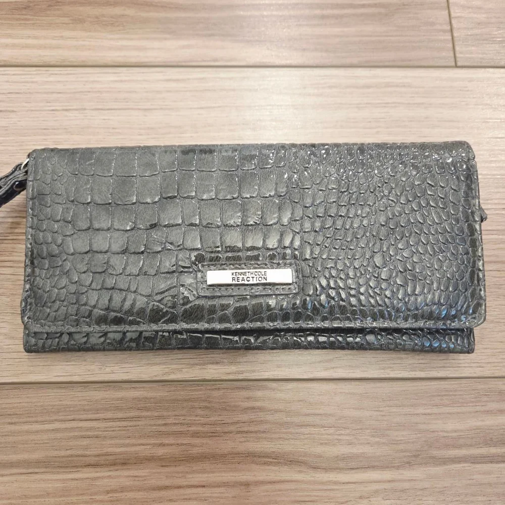 Kenneth Cole Reaction Gray Croc Embossed Wallet 9